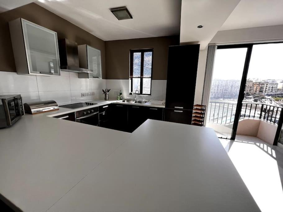 Seafront Meridionale 2Bedroom Apartment Saint Julian's Bagian luar foto