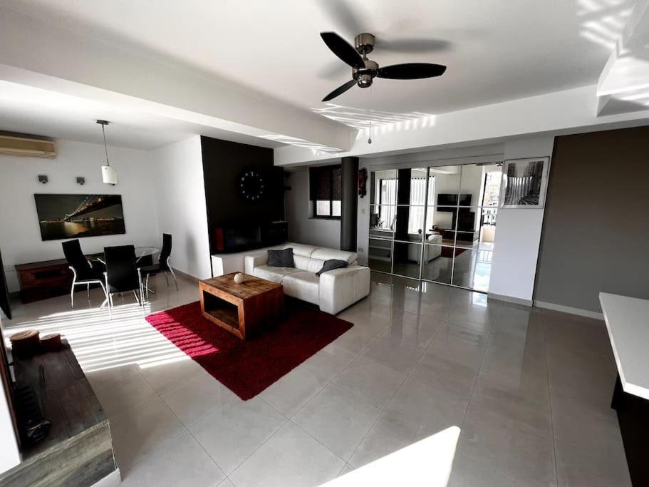 Seafront Meridionale 2Bedroom Apartment Saint Julian's Bagian luar foto